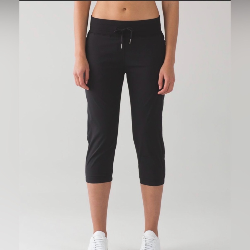 L-107 🍋 Lululemon 🍋 Dance Studio Crop 🔥 Gorgeous 🔥
